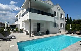 Haus Dalmatia With Heated Pool