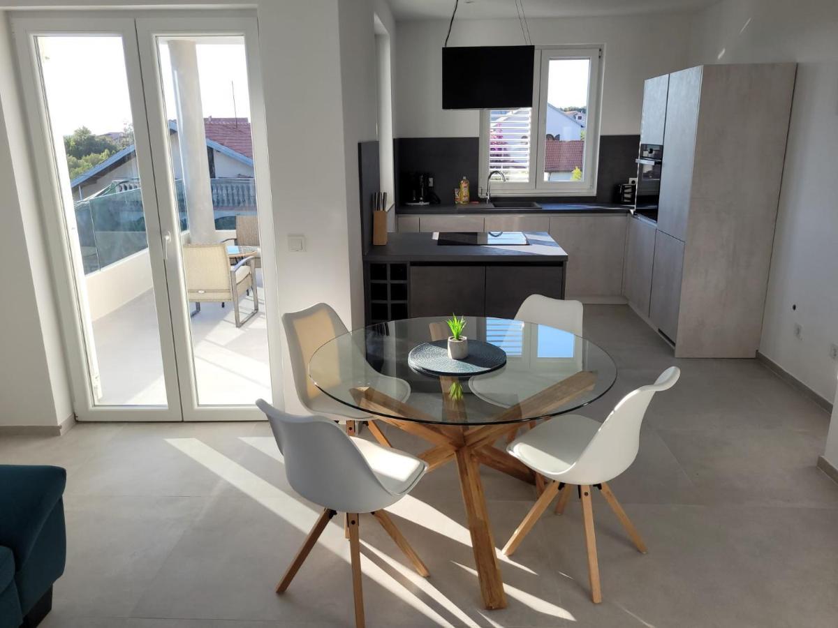 Apartament Haus Dalmatia With Heated Pool Bibinje Zewnętrze zdjęcie