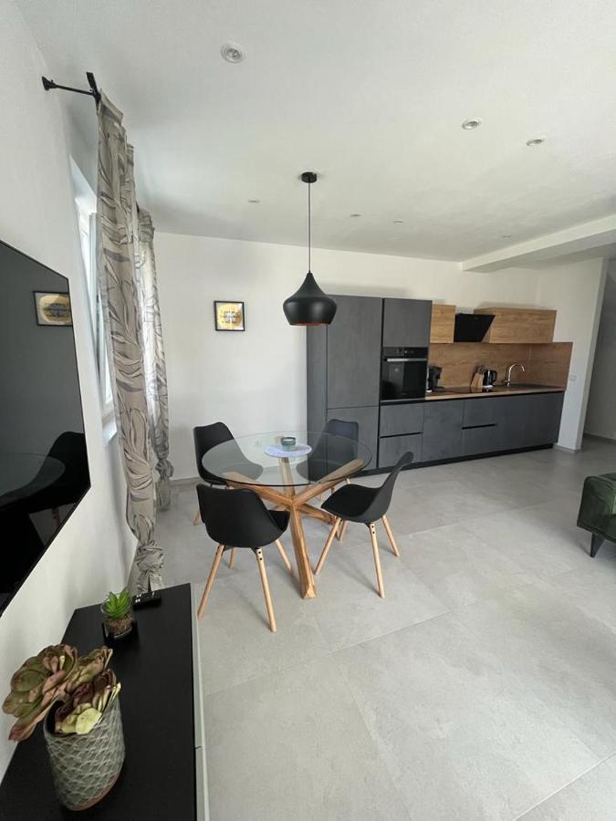 Apartament Haus Dalmatia With Heated Pool Bibinje Zewnętrze zdjęcie