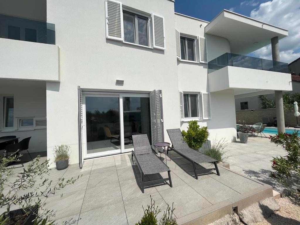 Apartament Haus Dalmatia With Heated Pool Bibinje Zewnętrze zdjęcie