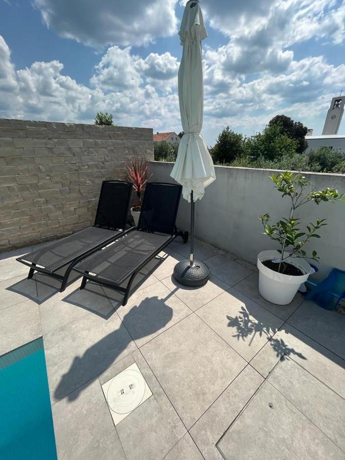 Apartament Haus Dalmatia With Heated Pool Bibinje Zewnętrze zdjęcie